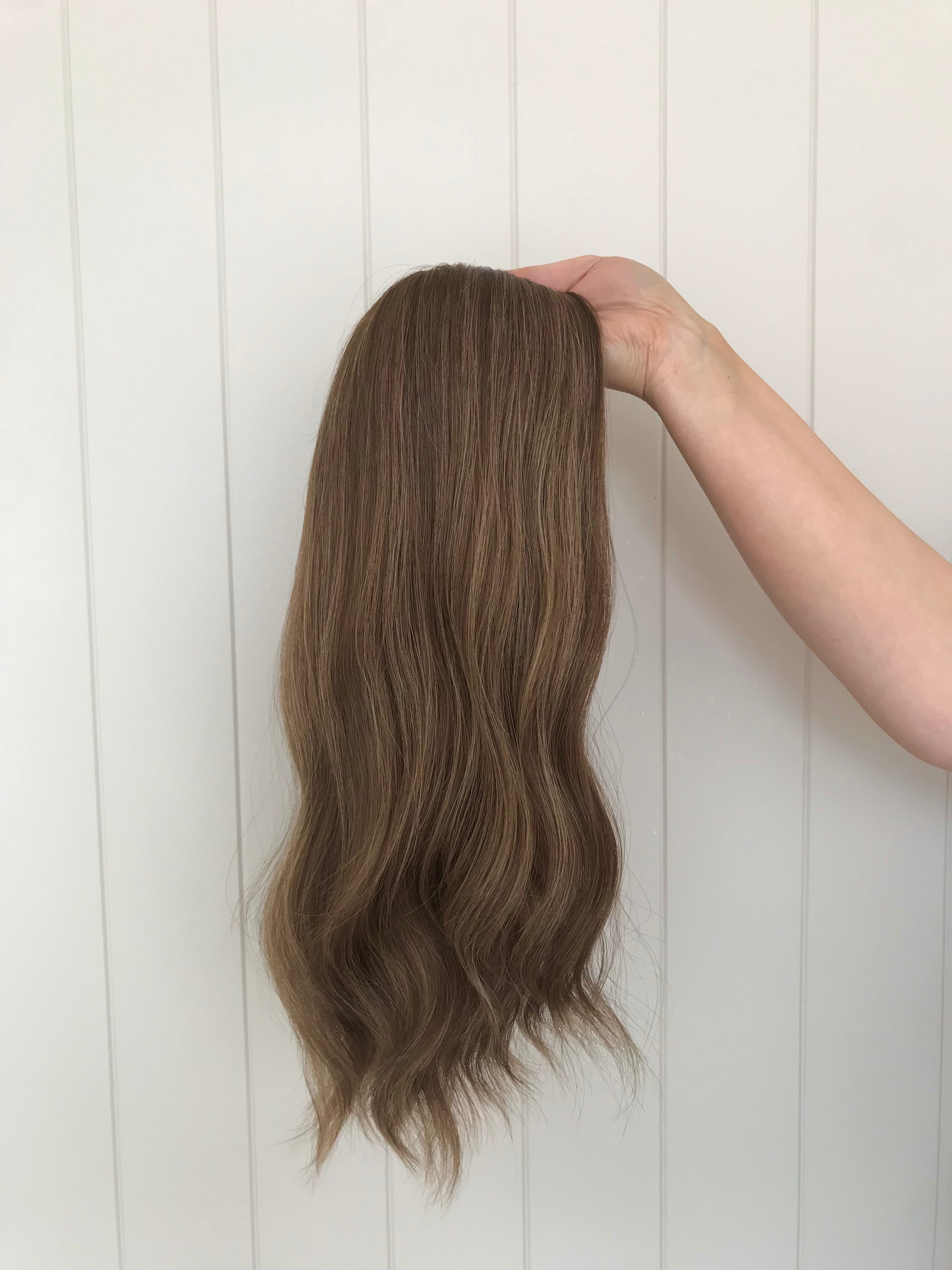 Billie Seamless Silk Topper 18 Inches with a 8 x 8 cap